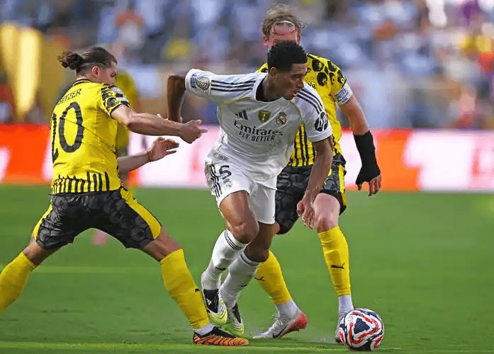 欧冠焦点对决：曼城VS皇马，战术博弈定胜负